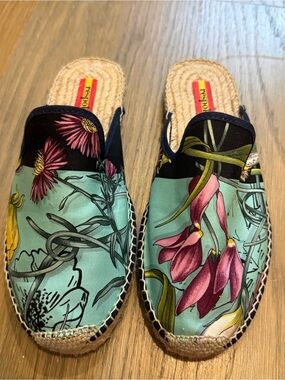 Women's Floral Slip-On Espadrilles in Teal and Pink